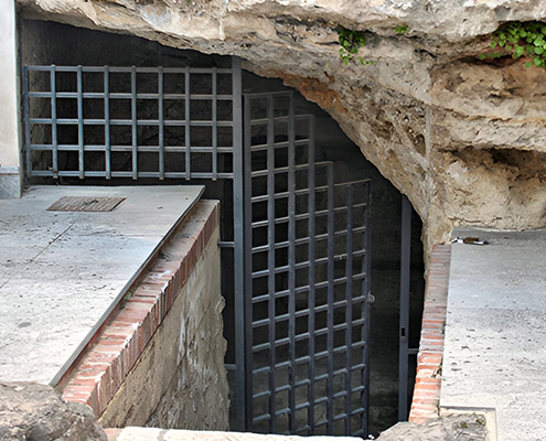 entrance to underground tunnels in palermo