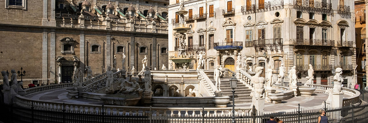 Piazza Pretoria in paerlmo, one of the main attractions in the city